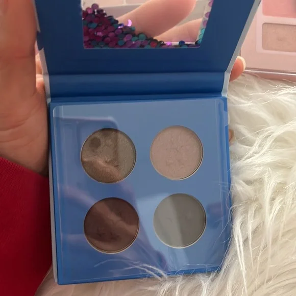 Makeup - Picture 3 of 5